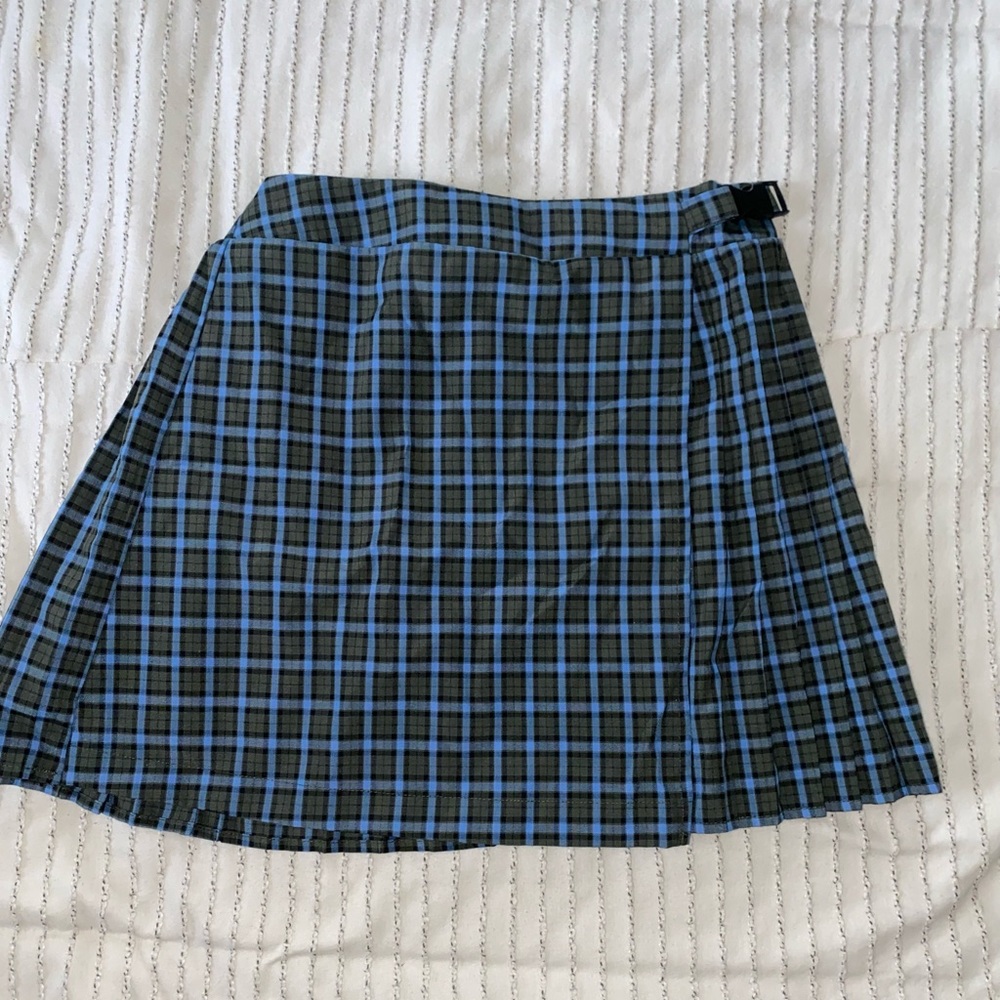 Plaid mini skirt with buckle